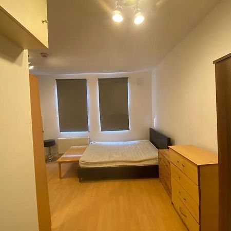 Golders Way Rooms Лондон Екстериор снимка