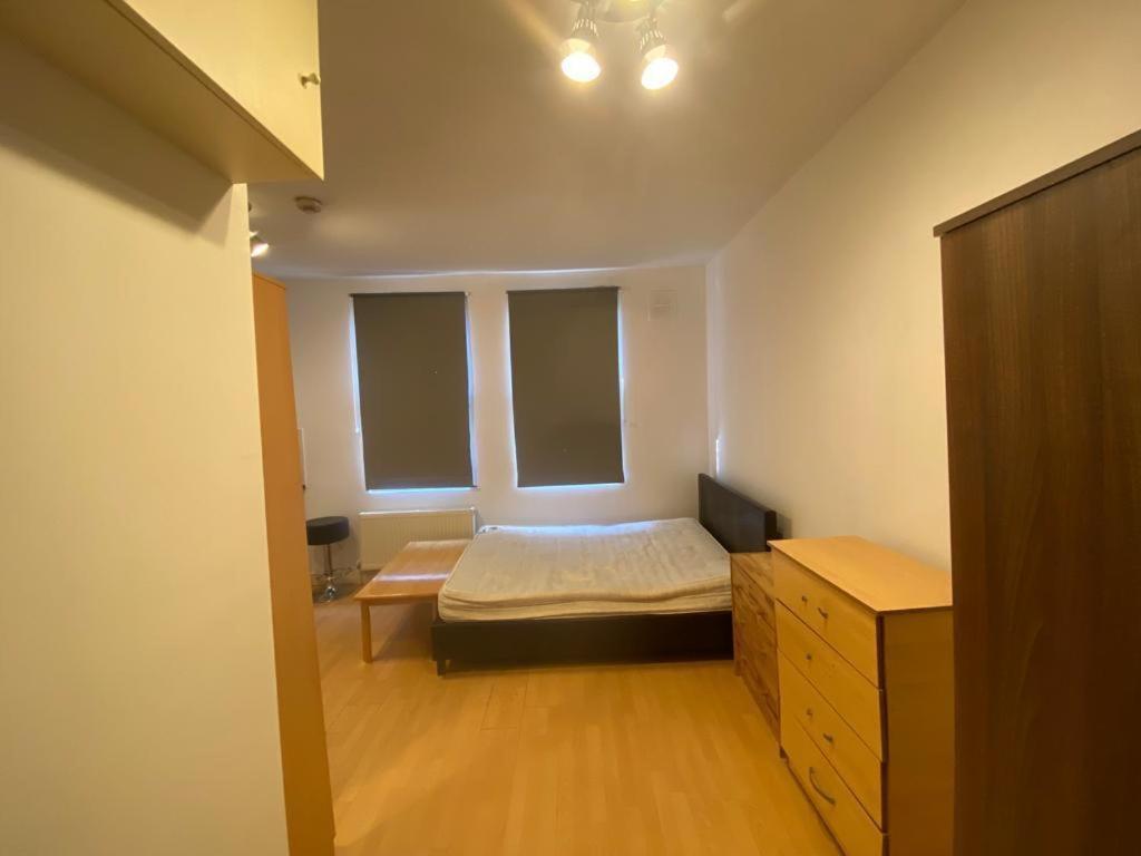 Golders Way Rooms Лондон Екстериор снимка