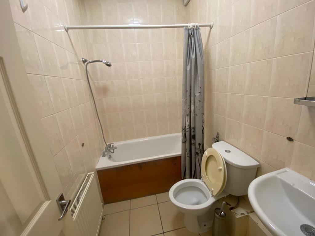 Golders Way Rooms Лондон Екстериор снимка